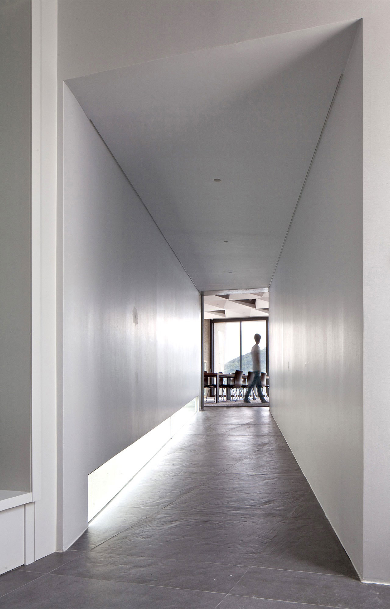 A Unique and Ultra-Modern Concrete House in Busan, South Korea by Architect-K (17)