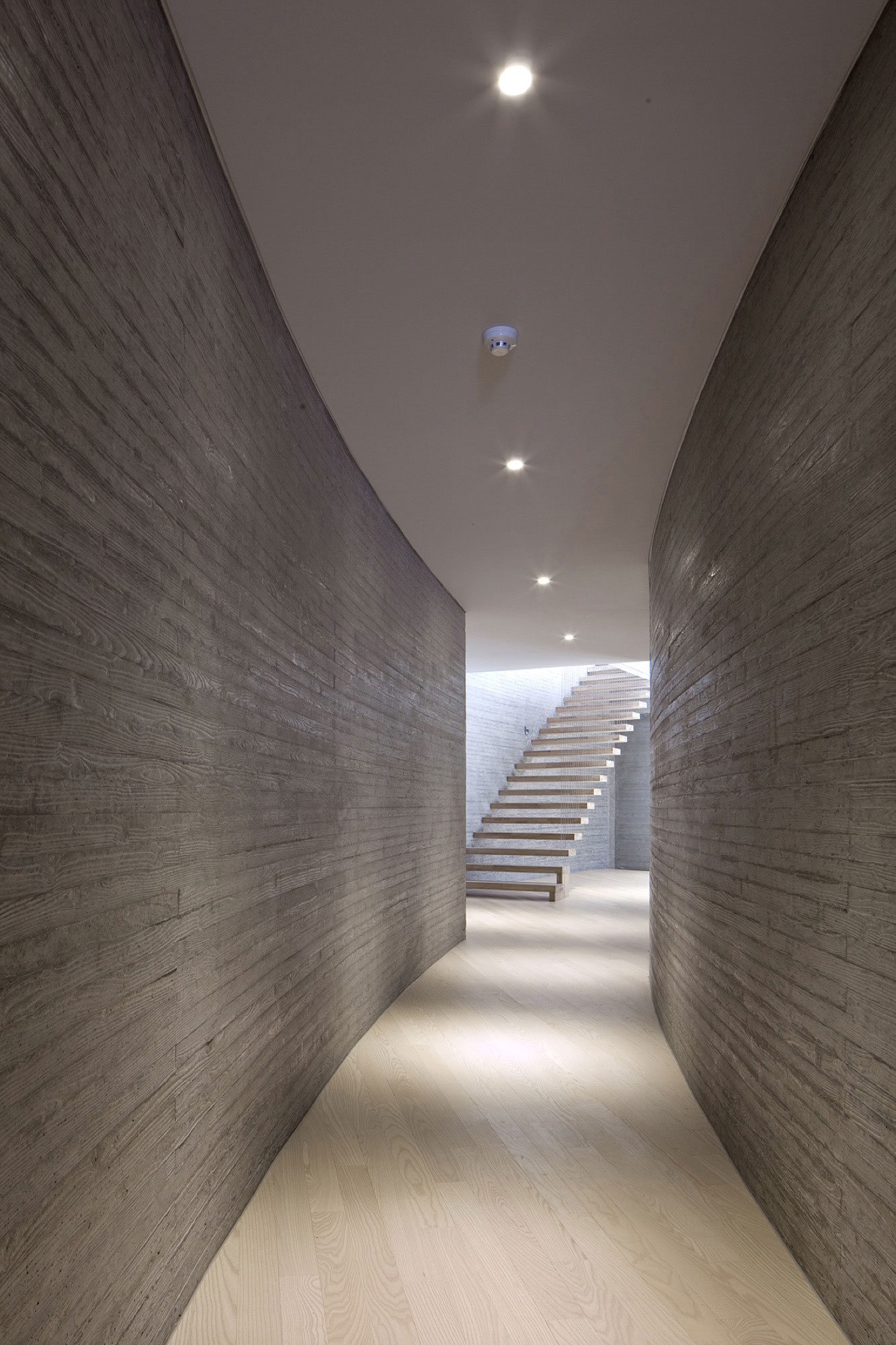 A Unique and Ultra-Modern Concrete House in Busan, South Korea by Architect-K (19)