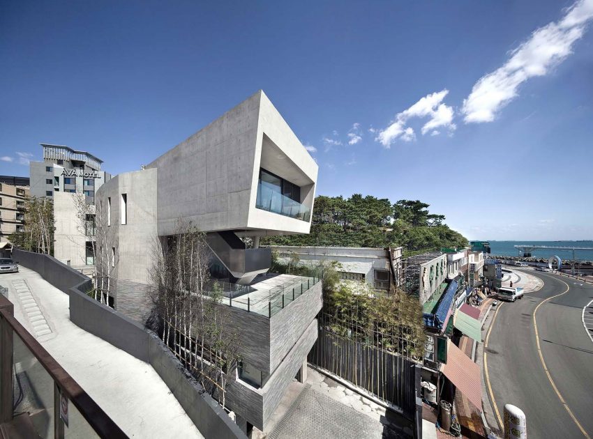 A Unique and Ultra-Modern Concrete House in Busan, South Korea by Architect-K (3)