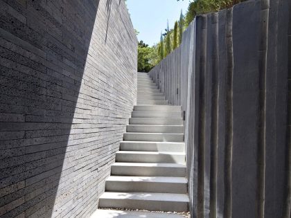 A Unique and Ultra-Modern Concrete House in Busan, South Korea by Architect-K (7)