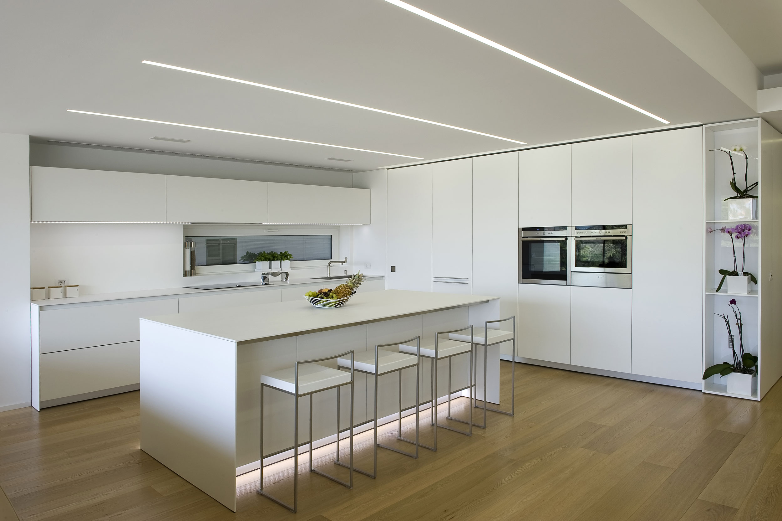 A Vast and Futuristic Contemporary Home with Sophisticated Interiors in Ragusa, Italy by Architrend (12)