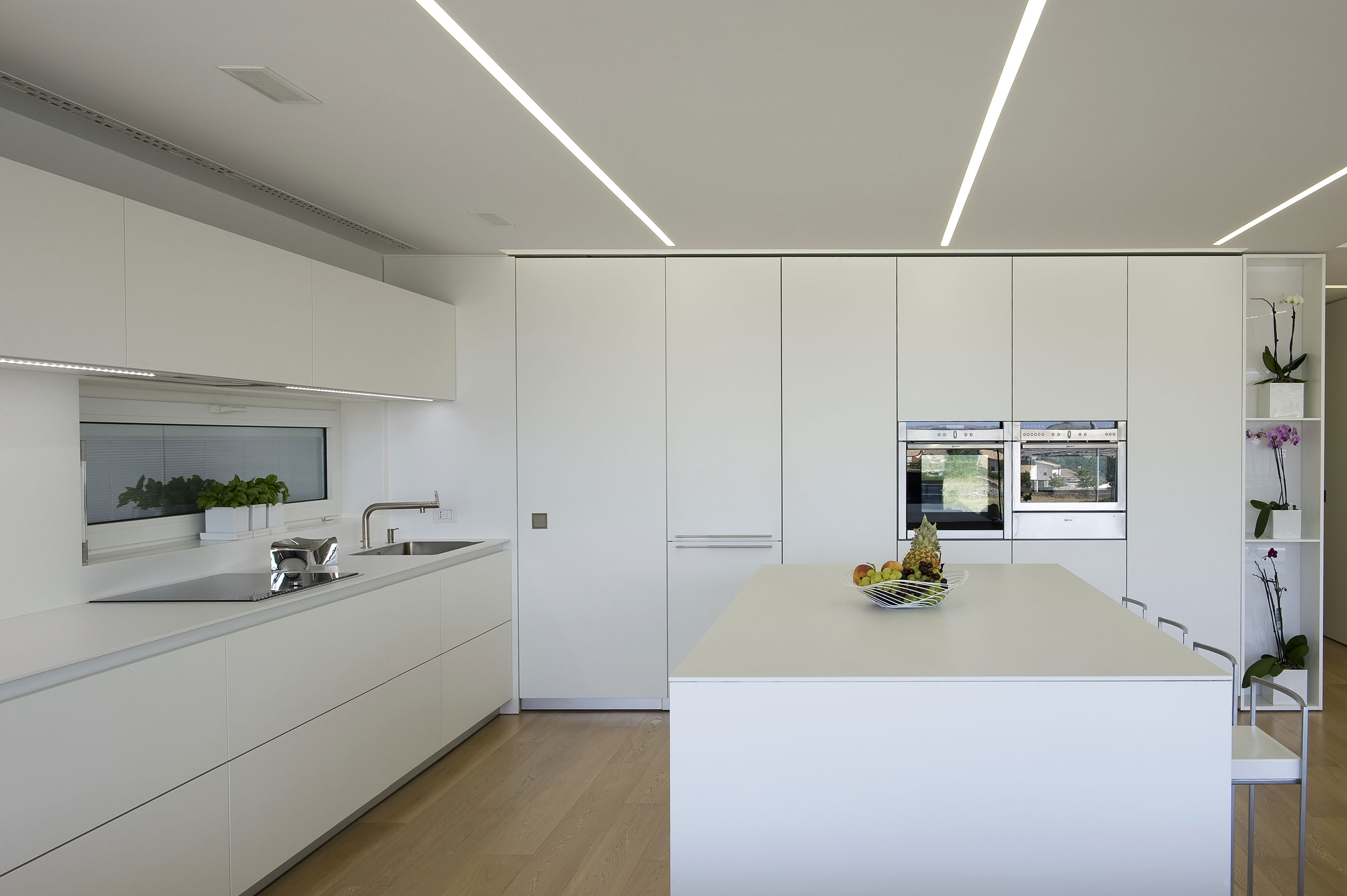 A Vast and Futuristic Contemporary Home with Sophisticated Interiors in Ragusa, Italy by Architrend (13)