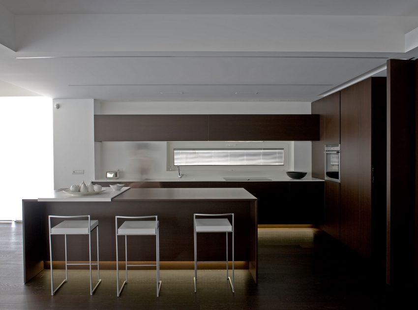 A Vast and Futuristic Contemporary Home with Sophisticated Interiors in Ragusa, Italy by Architrend (14)