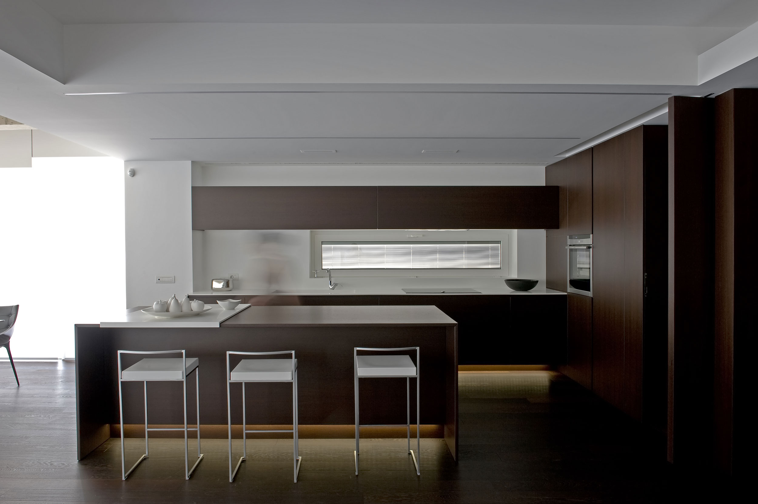 A Vast and Futuristic Contemporary Home with Sophisticated Interiors in Ragusa, Italy by Architrend (14)