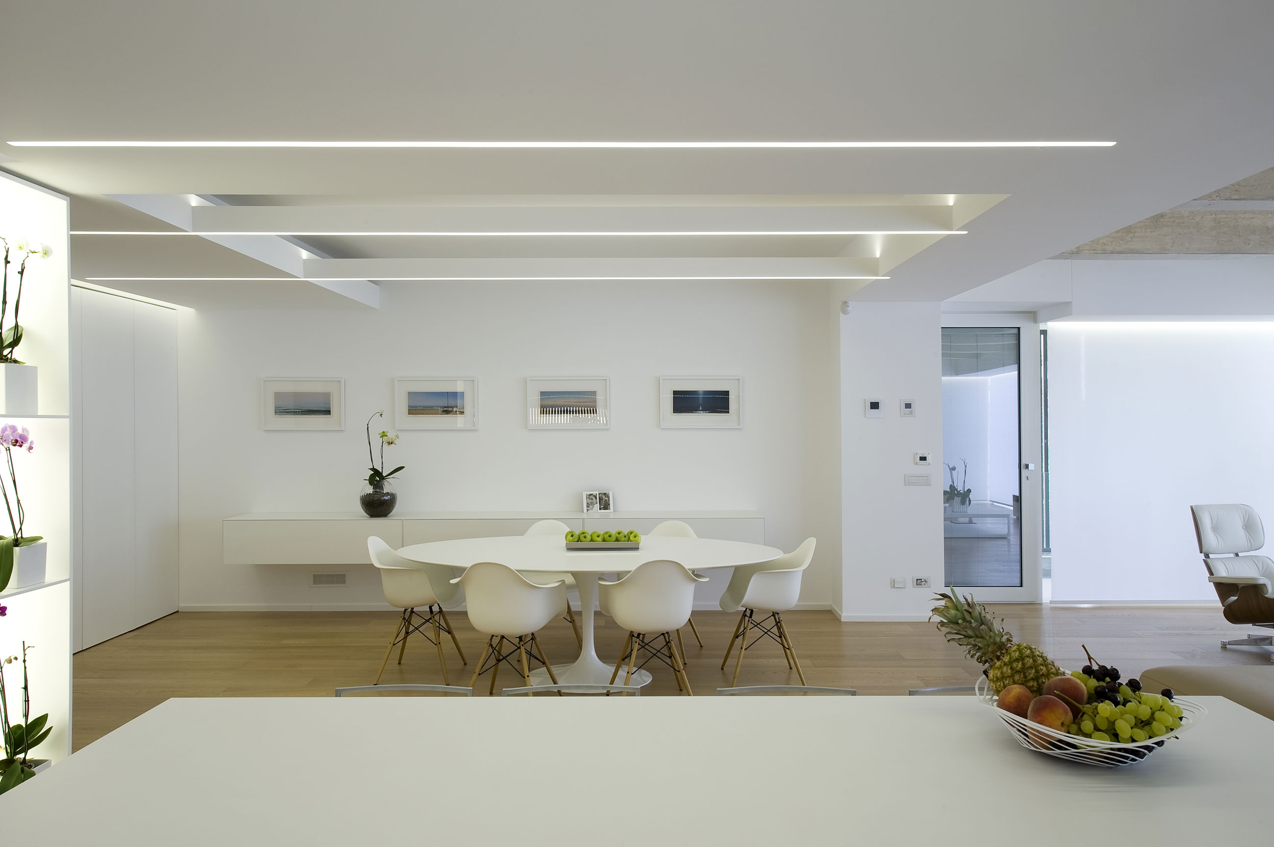 A Vast and Futuristic Contemporary Home with Sophisticated Interiors in Ragusa, Italy by Architrend (15)