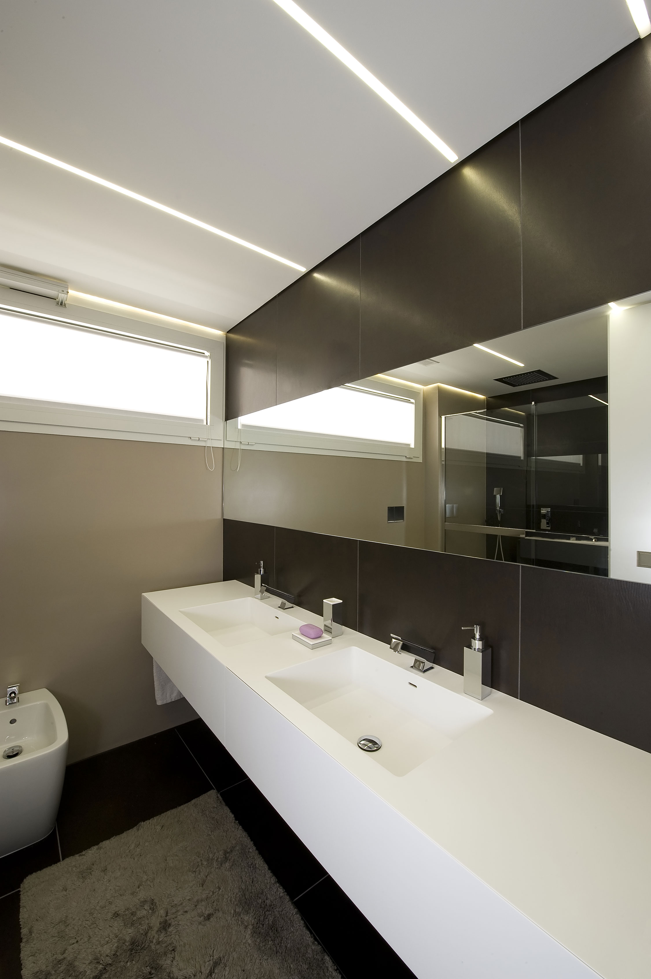 A Vast and Futuristic Contemporary Home with Sophisticated Interiors in Ragusa, Italy by Architrend (22)