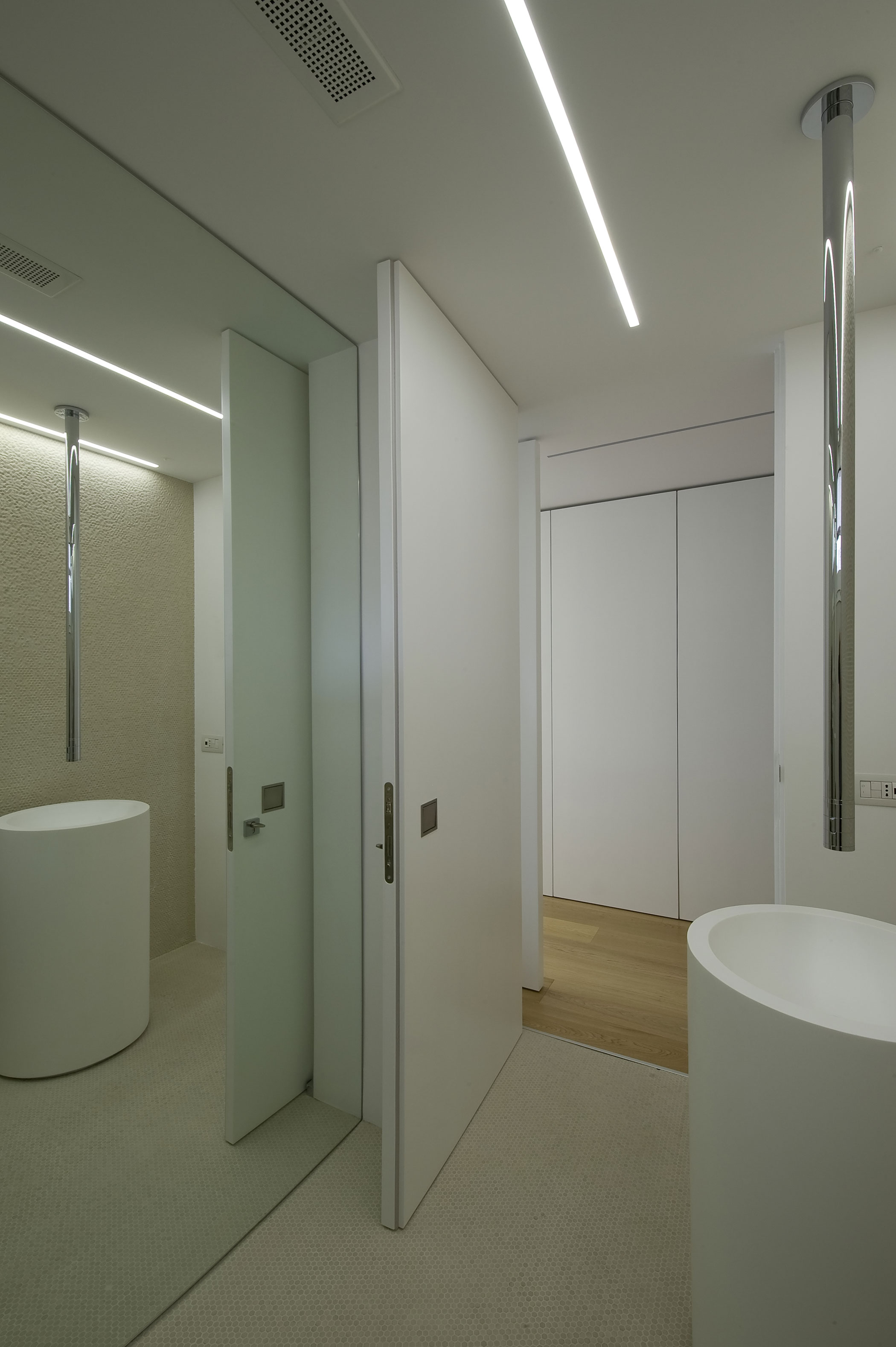 A Vast and Futuristic Contemporary Home with Sophisticated Interiors in Ragusa, Italy by Architrend (25)