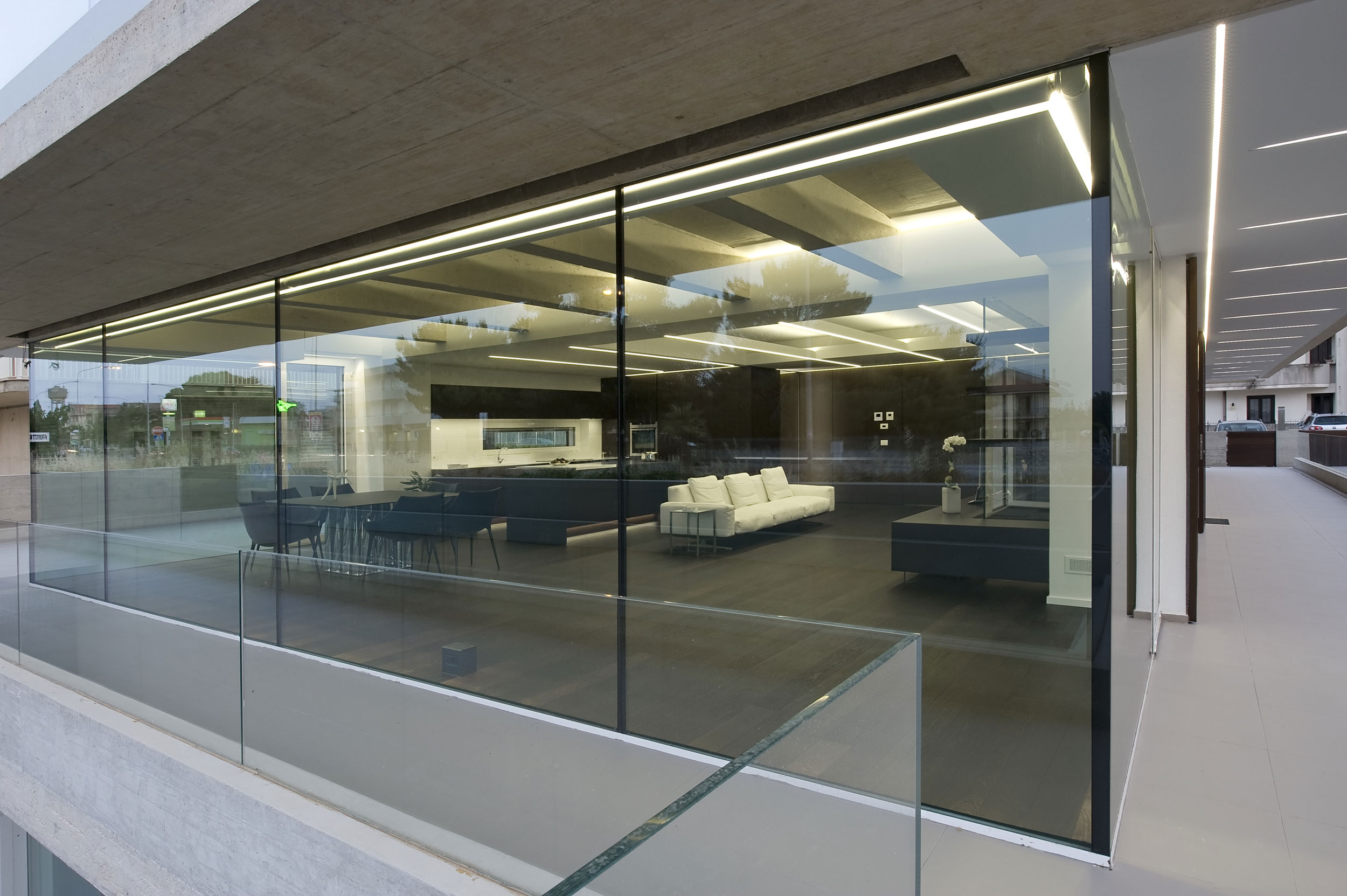 A Vast and Futuristic Contemporary Home with Sophisticated Interiors in Ragusa, Italy by Architrend (26)