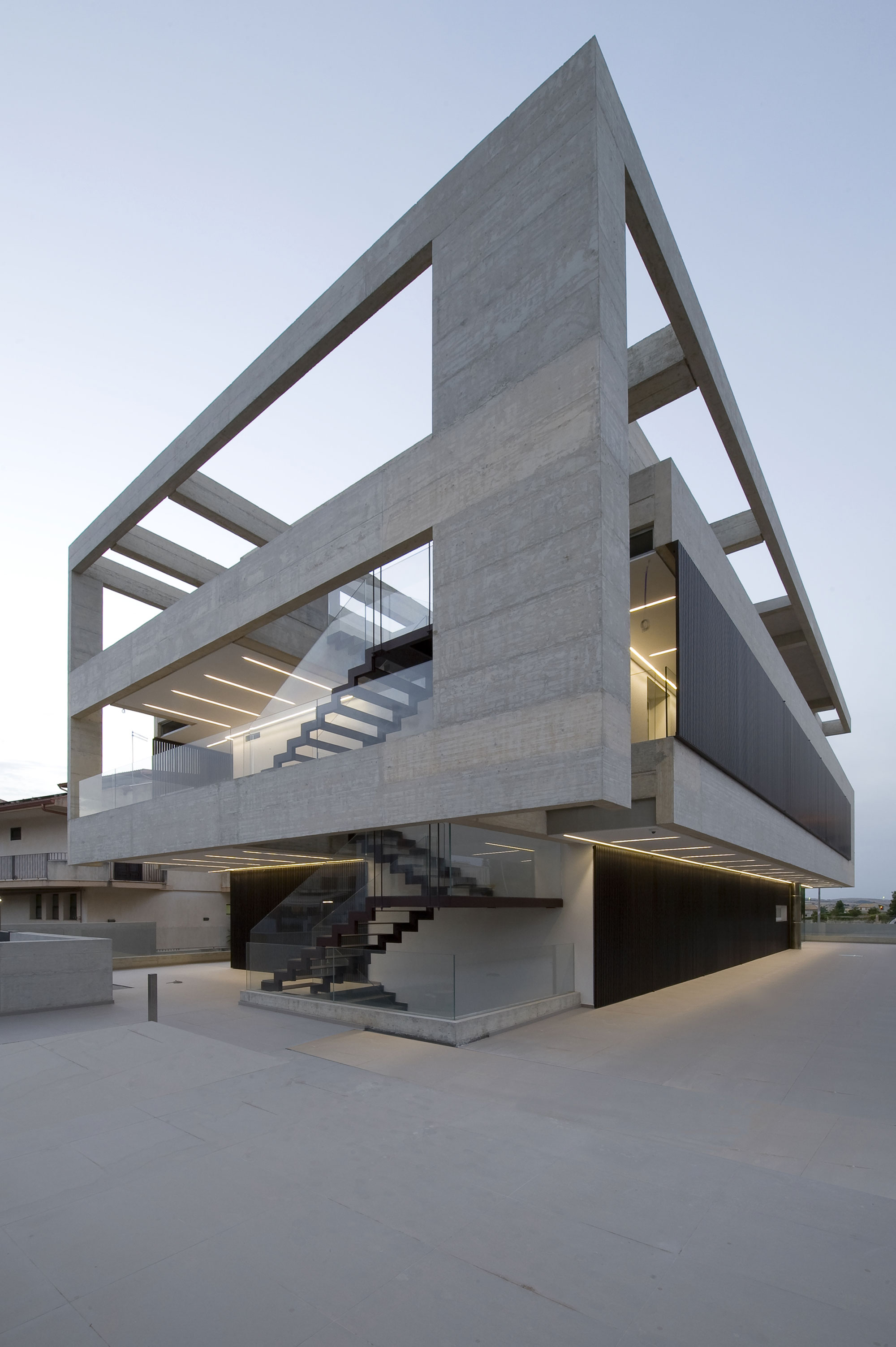 A Vast and Futuristic Contemporary Home with Sophisticated Interiors in Ragusa, Italy by Architrend (3)