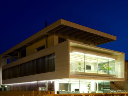 A Vast and Futuristic Contemporary Home with Sophisticated Interiors in Ragusa, Italy by Architrend (33)