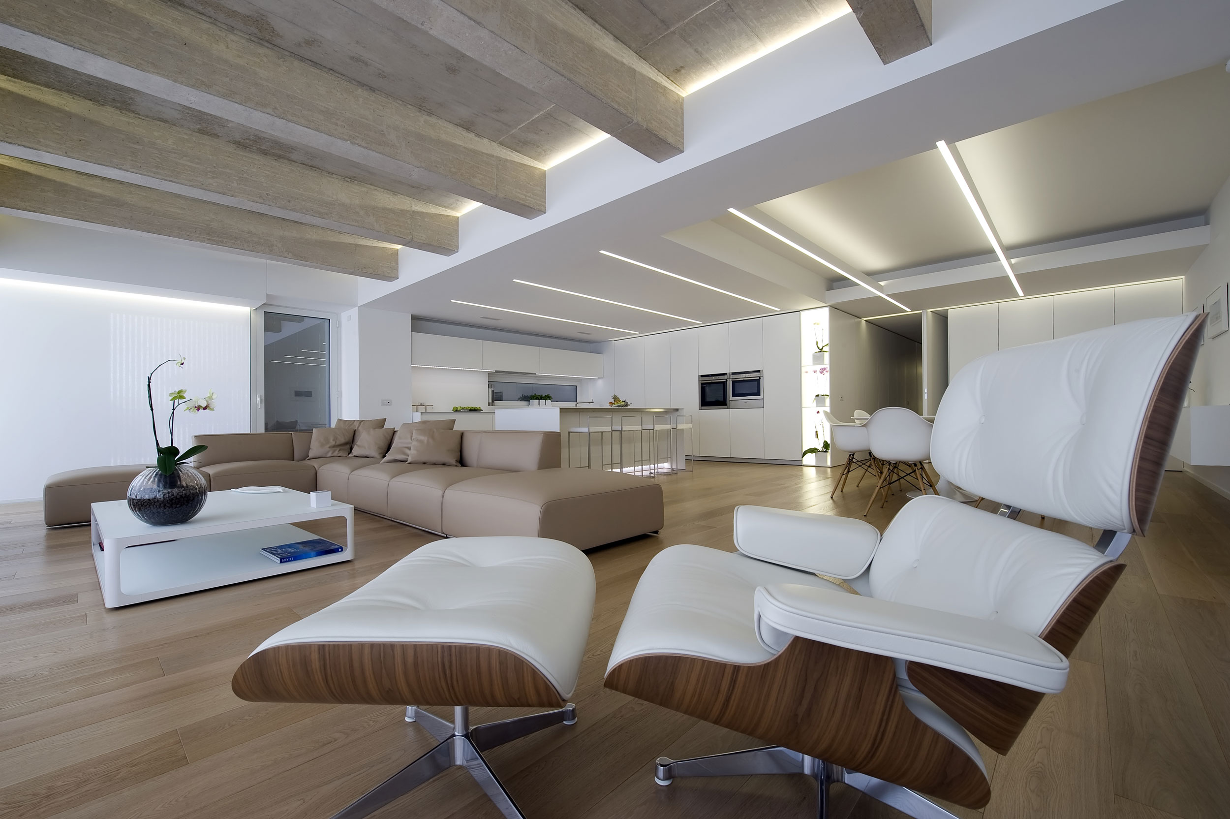 A Vast and Futuristic Contemporary Home with Sophisticated Interiors in Ragusa, Italy by Architrend (4)
