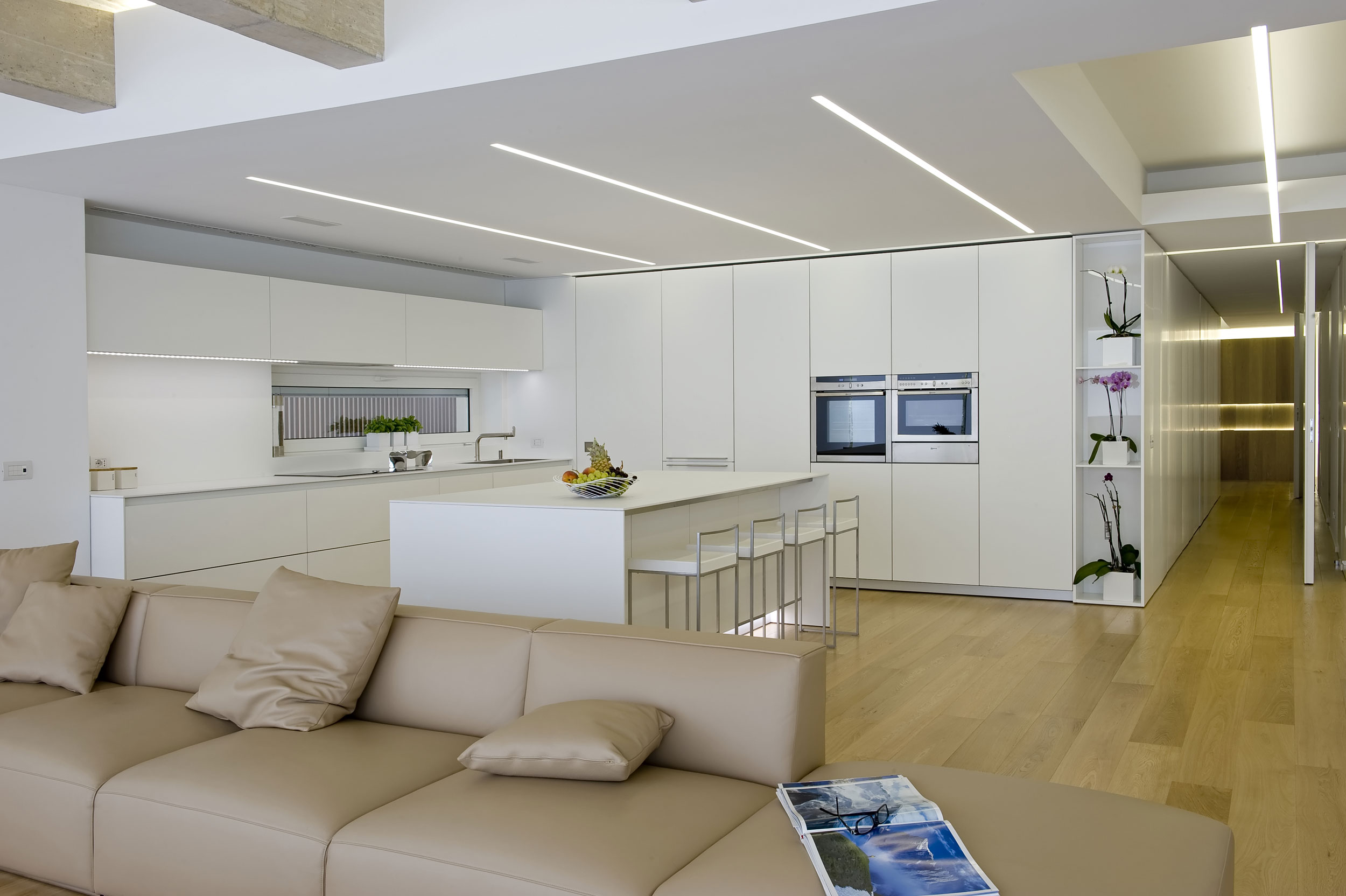 A Vast and Futuristic Contemporary Home with Sophisticated Interiors in Ragusa, Italy by Architrend (5)