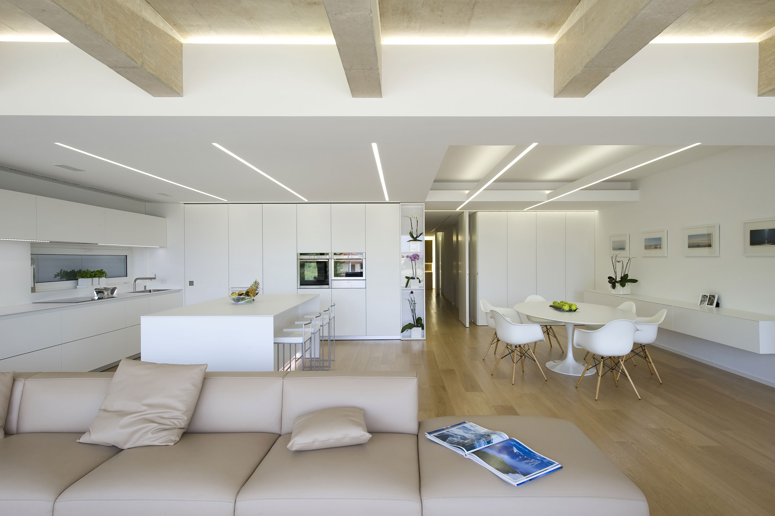 A Vast and Futuristic Contemporary Home with Sophisticated Interiors in Ragusa, Italy by Architrend (6)