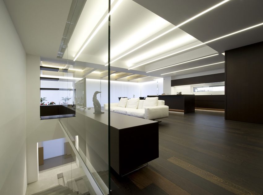 A Vast and Futuristic Contemporary Home with Sophisticated Interiors in Ragusa, Italy by Architrend (7)