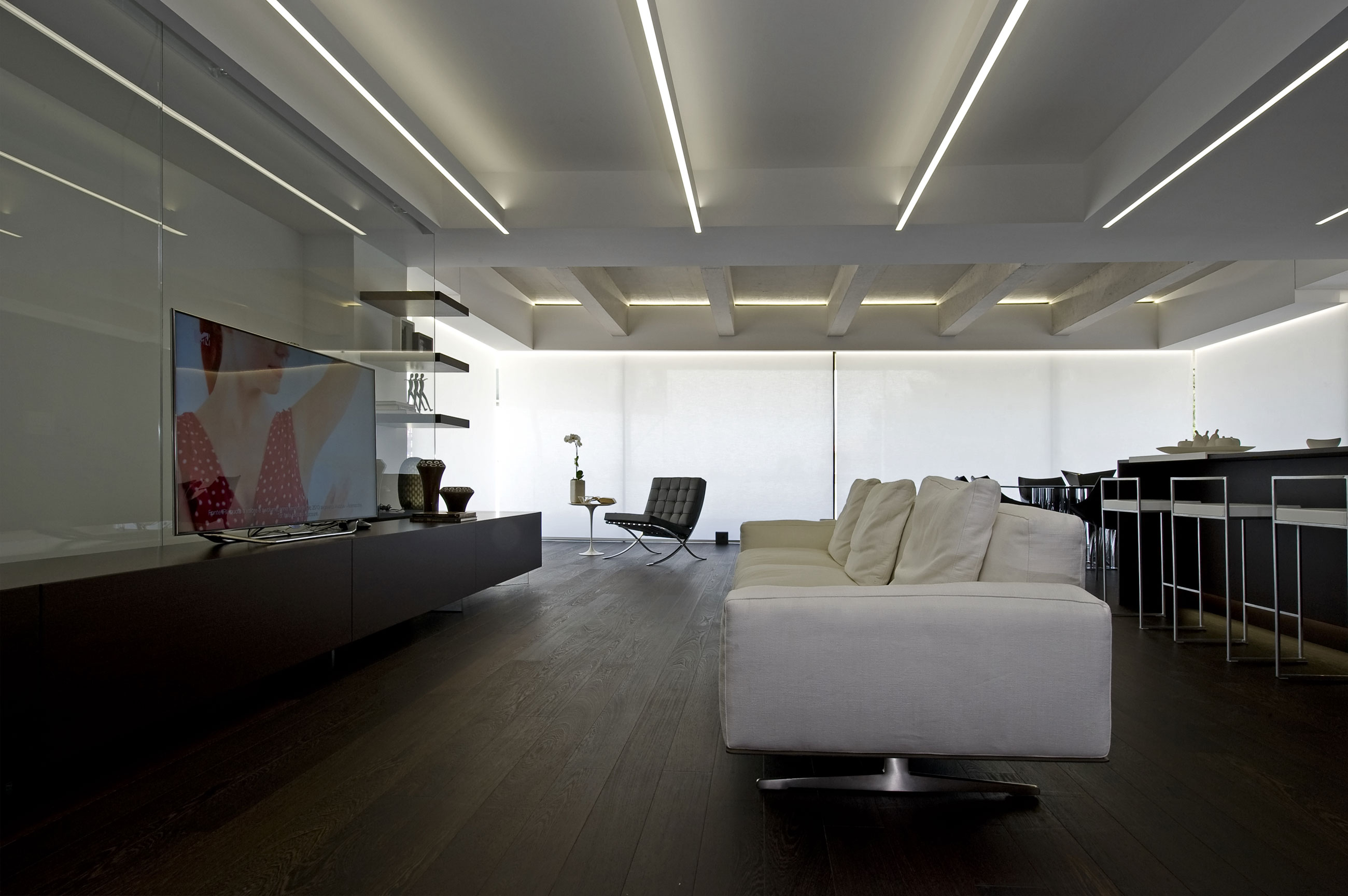 A Vast and Futuristic Contemporary Home with Sophisticated Interiors in Ragusa, Italy by Architrend (8)