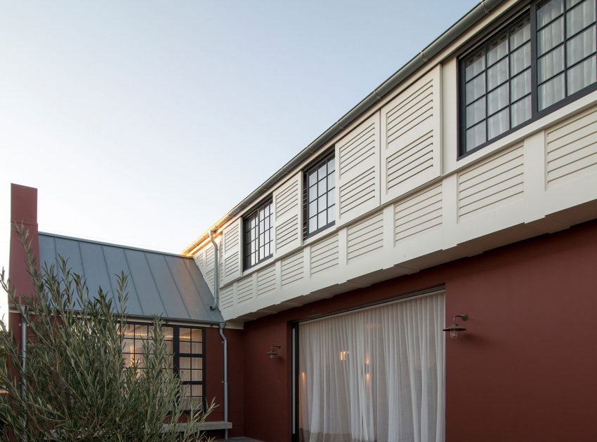 A Vibrant Home with a Comfortable Mix of Traditional and Contemporary Elements in Sydney by Luigi Rosselli Architects (22)