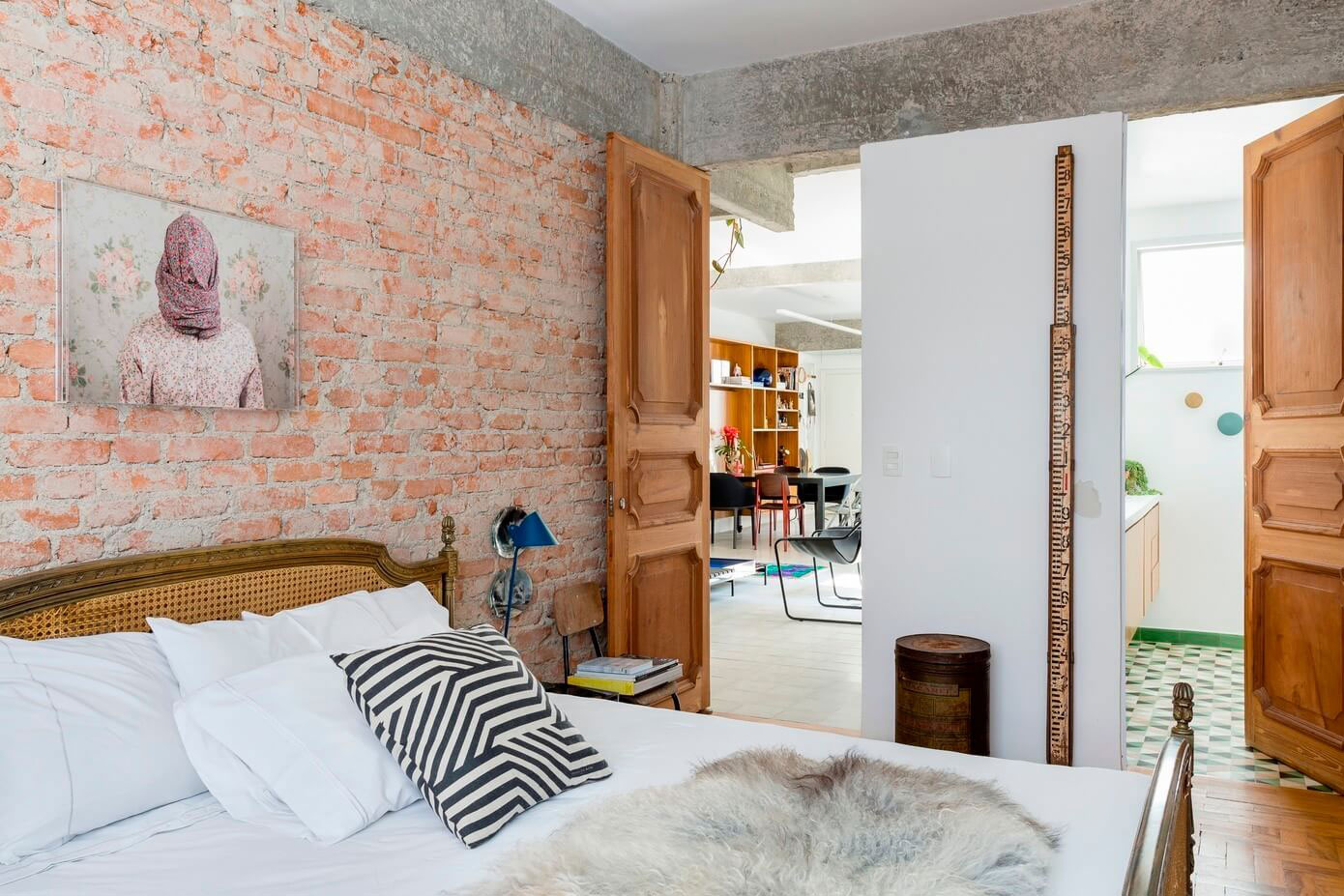 A Vibrant and Stylish Modern Apartment in São Paulo by RSRG Arquitetos (19)