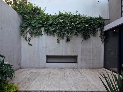 A Warm Contemporary Home for a Music Producer and Artist in Mexico City by CCA Centro de Colaboración Arquitectónica (10)