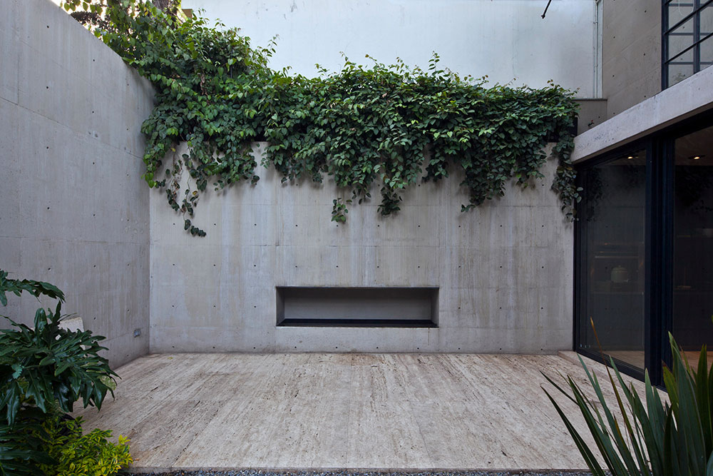A Warm Contemporary Home for a Music Producer and Artist in Mexico City by CCA Centro de Colaboración Arquitectónica (10)