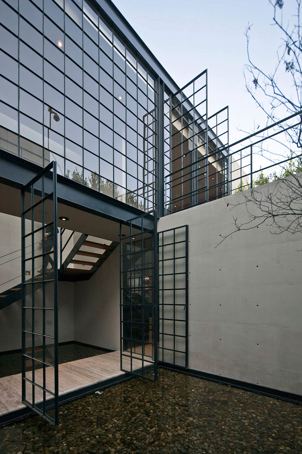 A Warm Contemporary Home for a Music Producer and Artist in Mexico City by CCA Centro de Colaboración Arquitectónica (11)