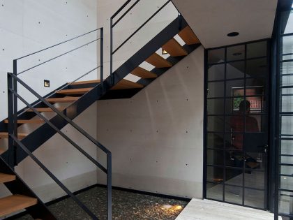 A Warm Contemporary Home for a Music Producer and Artist in Mexico City by CCA Centro de Colaboración Arquitectónica (12)