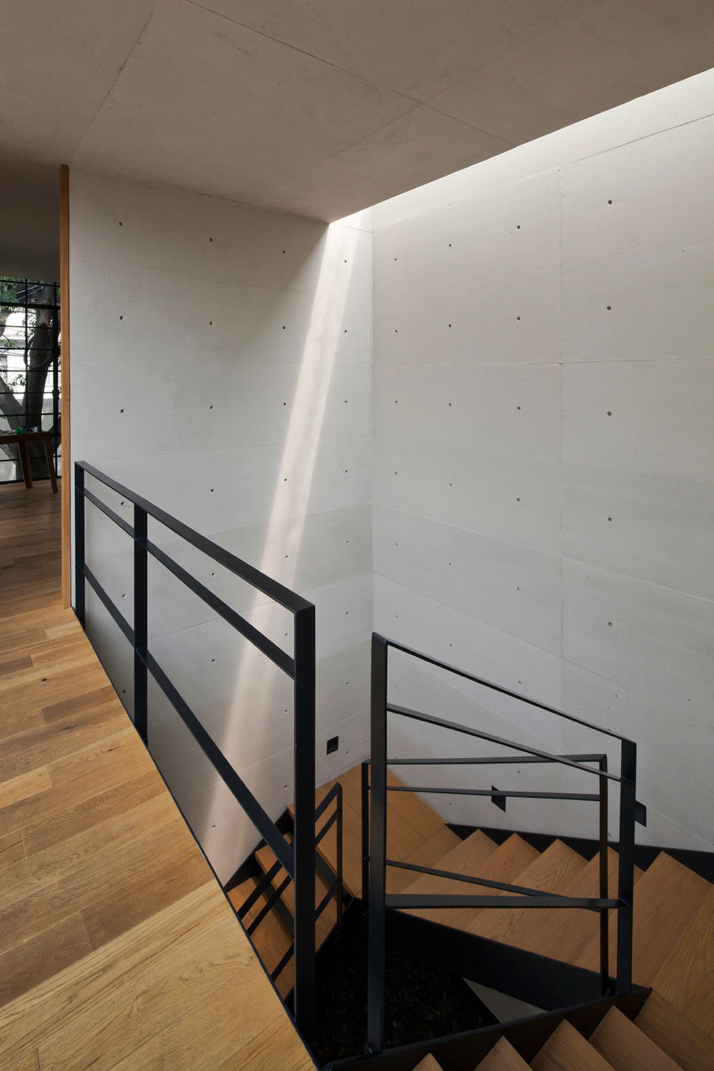 A Warm Contemporary Home for a Music Producer and Artist in Mexico City by CCA Centro de Colaboración Arquitectónica (13)