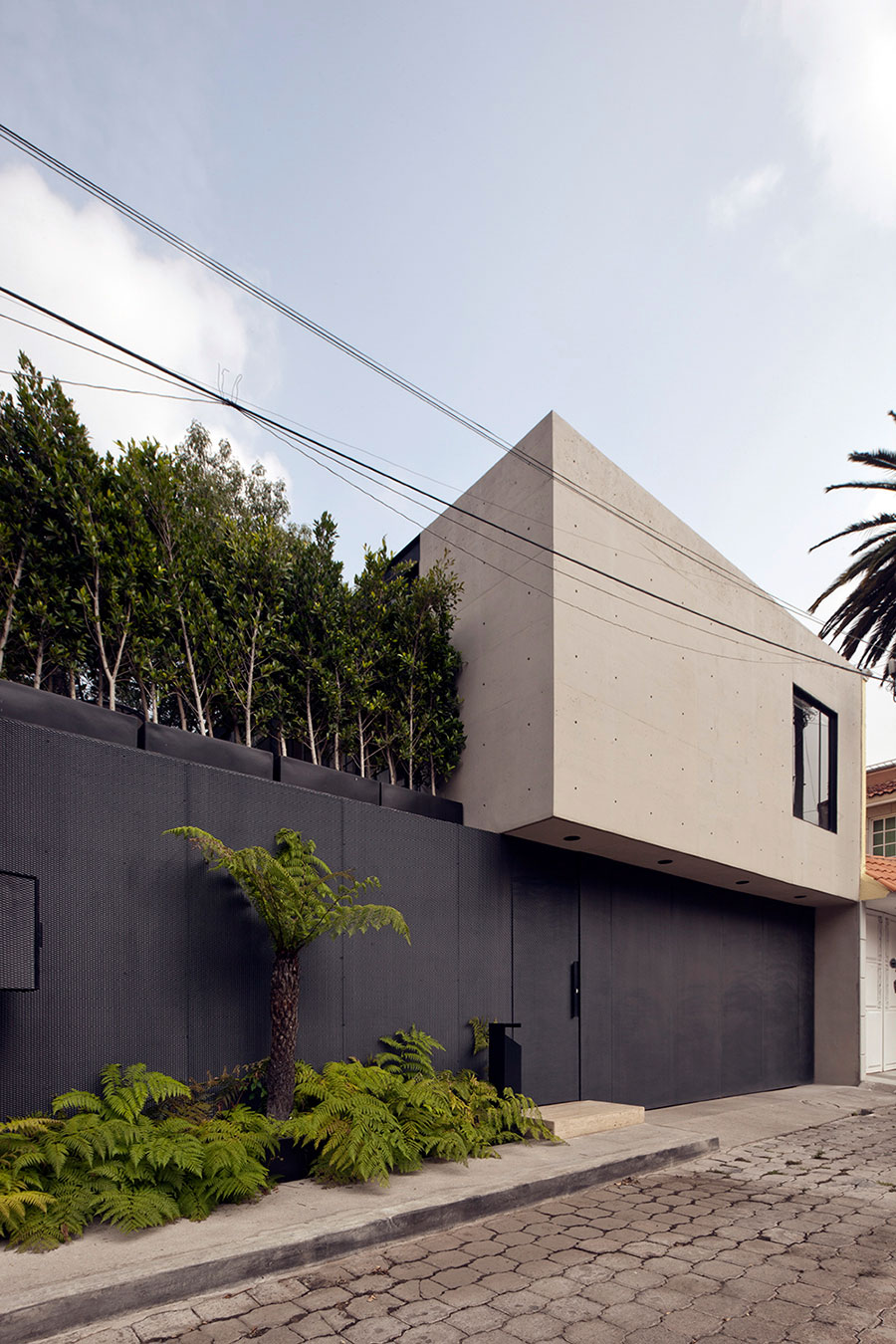 A Warm Contemporary Home for a Music Producer and Artist in Mexico City by CCA Centro de Colaboración Arquitectónica (2)