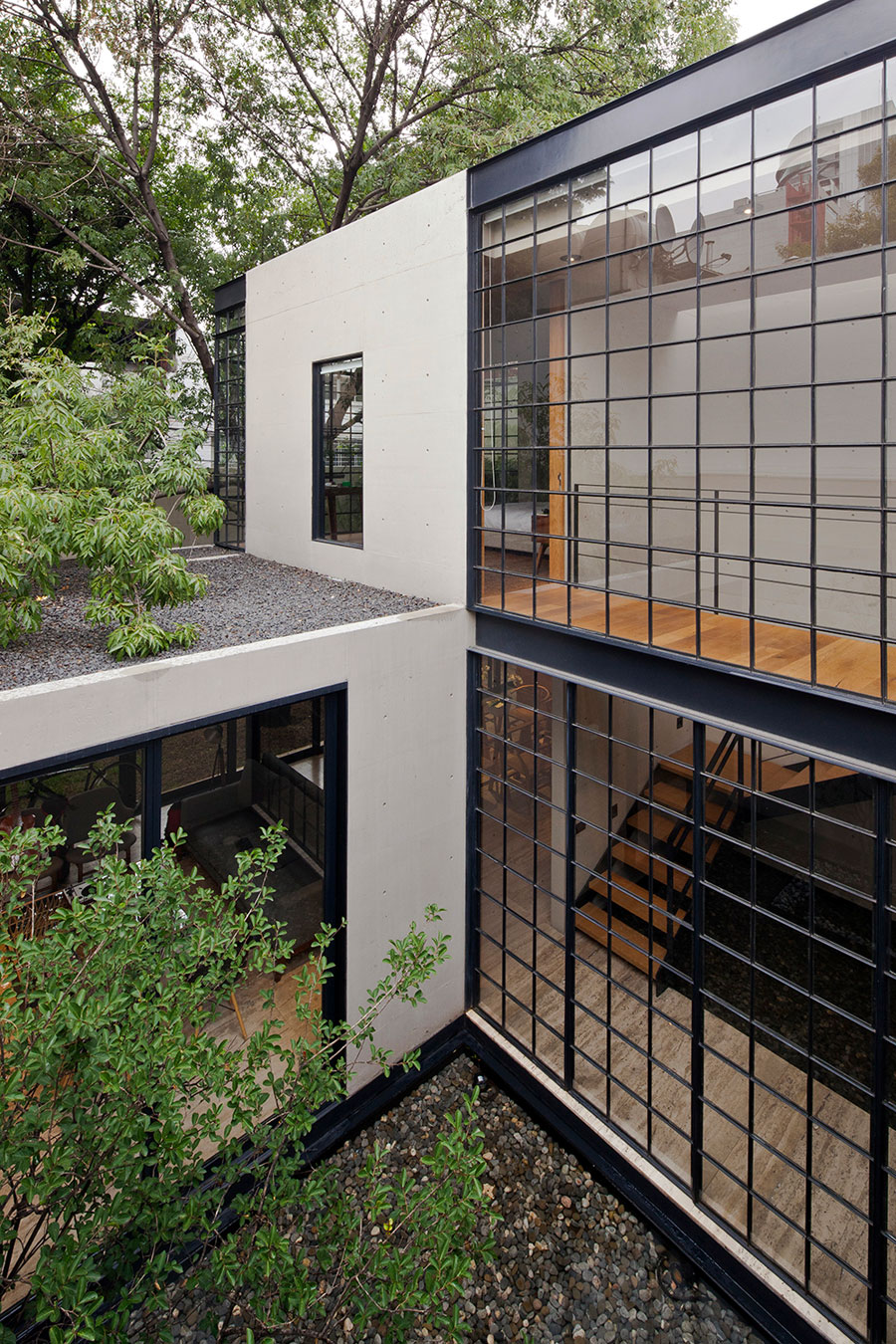 A Warm Contemporary Home for a Music Producer and Artist in Mexico City by CCA Centro de Colaboración Arquitectónica (4)