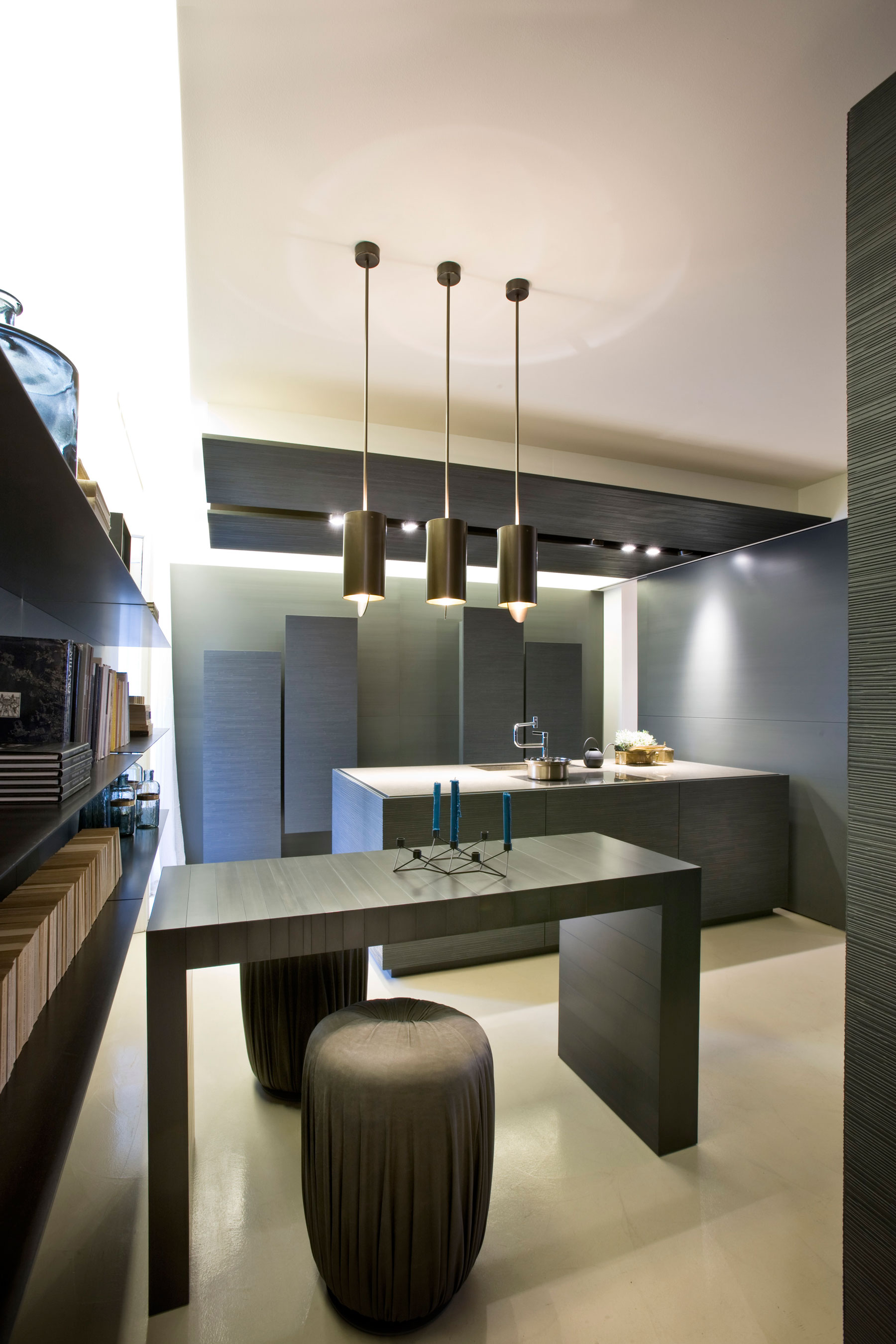 A Warm and Elegant Apartment Brimming with Character and Art in Milan, Italy by Bartoli Design (13)