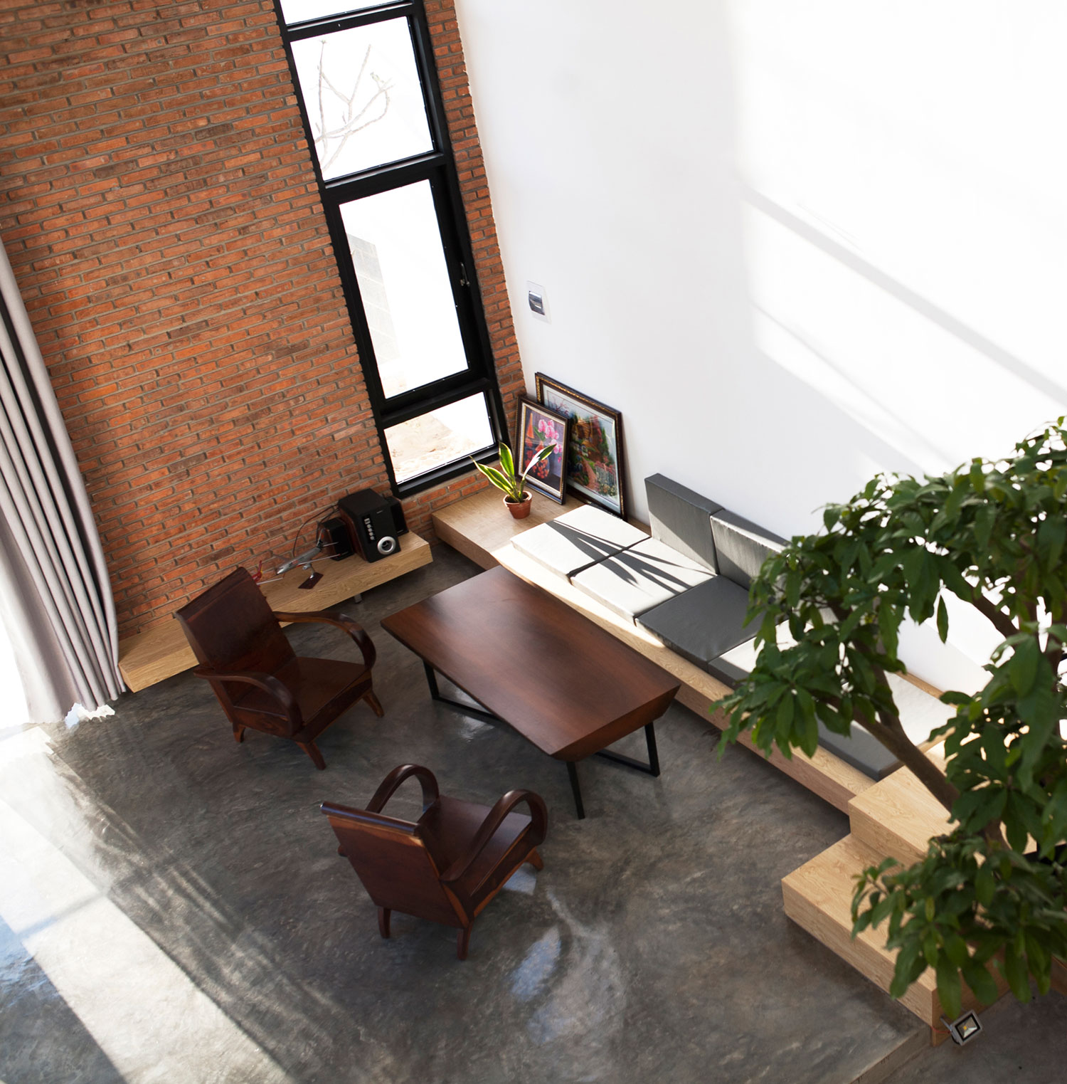 A Warm and Spacious House with Plenty of Natural Light in Dak Lak Province, Vietnam by 7A architecture studio (2)