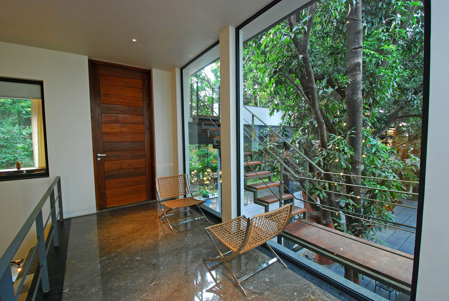 A Warm and Vibrant Home Full of Character and Stunning Views in Bhopal, India by Ujjval Panchal + Kinny Soni (11)