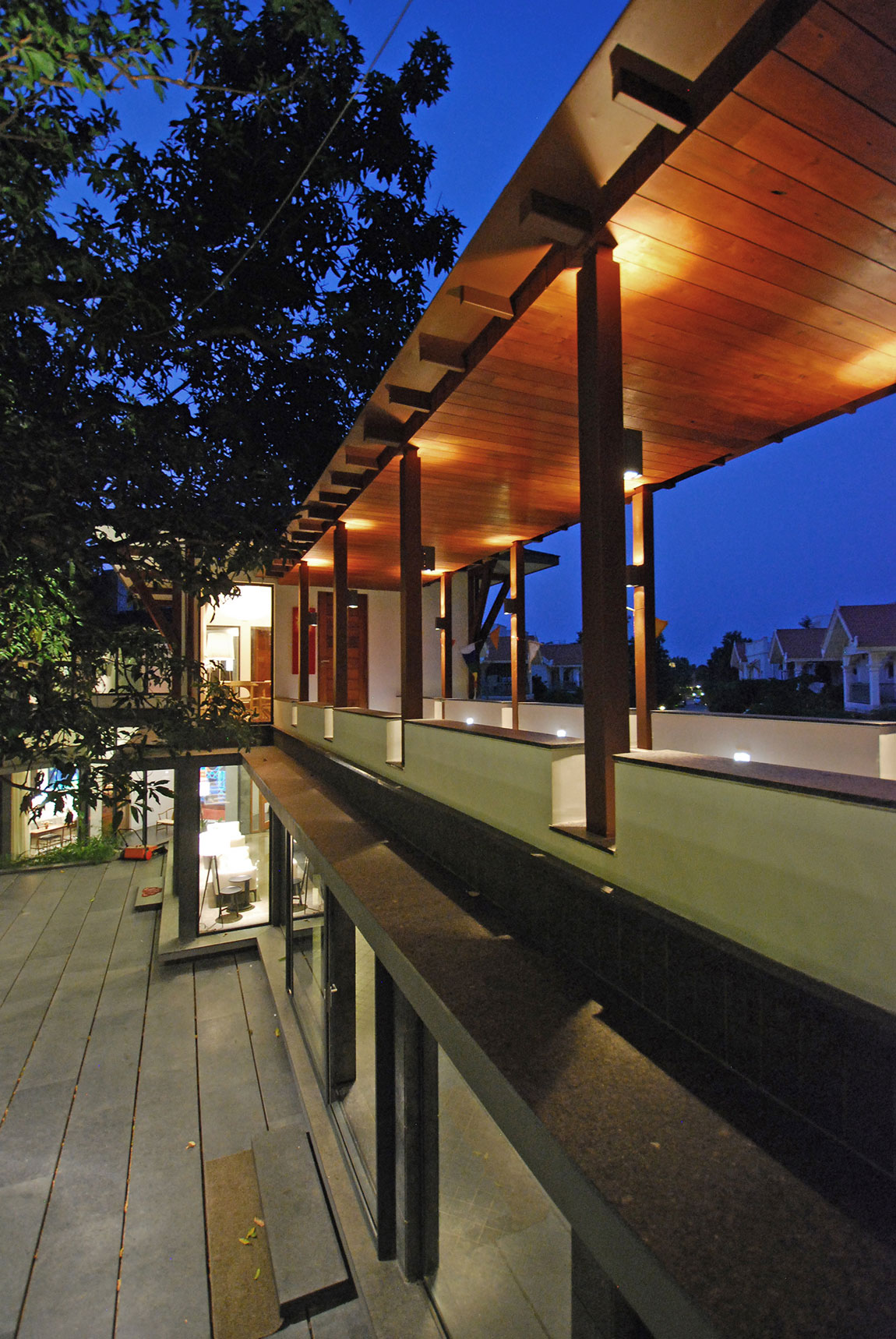 A Warm and Vibrant Home Full of Character and Stunning Views in Bhopal, India by Ujjval Panchal + Kinny Soni (15)