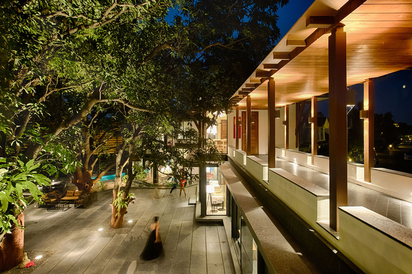 A Warm and Vibrant Home Full of Character and Stunning Views in Bhopal, India by Ujjval Panchal + Kinny Soni (16)