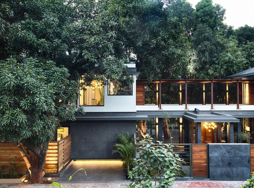 A Warm and Vibrant Home Full of Character and Stunning Views in Bhopal, India by Ujjval Panchal + Kinny Soni (20)