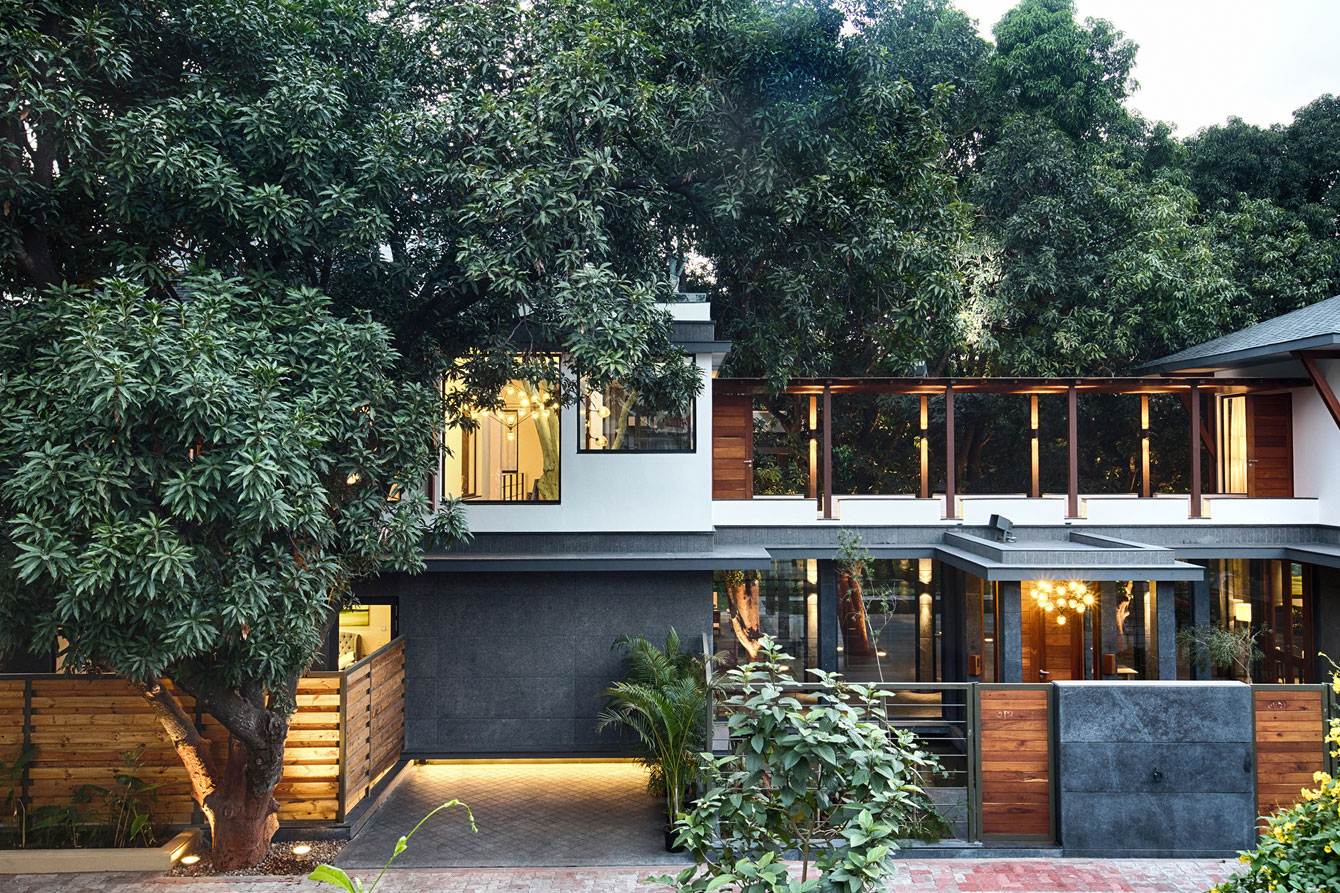 A Warm and Vibrant Home Full of Character and Stunning Views in Bhopal, India by Ujjval Panchal + Kinny Soni (20)