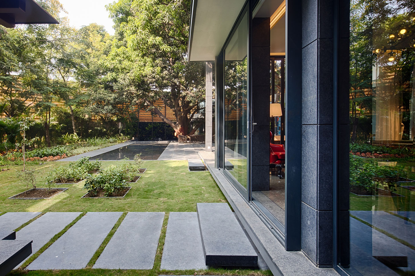 A Warm and Vibrant Home Full of Character and Stunning Views in Bhopal, India by Ujjval Panchal + Kinny Soni (6)