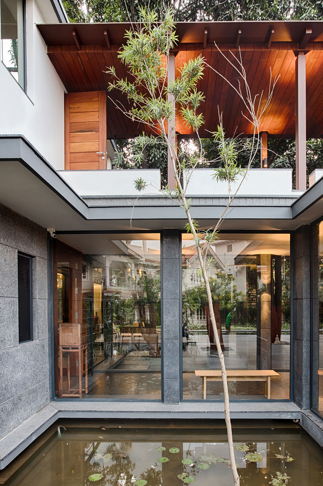 A Warm and Vibrant Home Full of Character and Stunning Views in Bhopal, India by Ujjval Panchal + Kinny Soni (8)