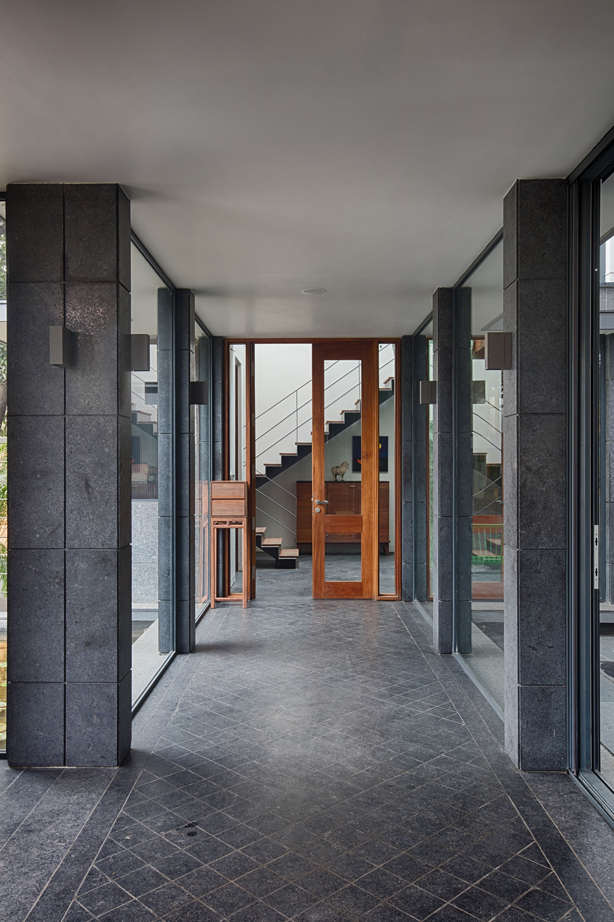 A Warm and Vibrant Home Full of Character and Stunning Views in Bhopal, India by Ujjval Panchal + Kinny Soni (9)