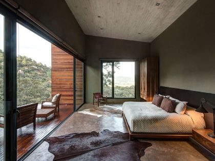 A Weekend Contemporary Home with Polished Steel on the Edge of a Mountain in Tapalpa by Elías Rizo Arquitectos (11)