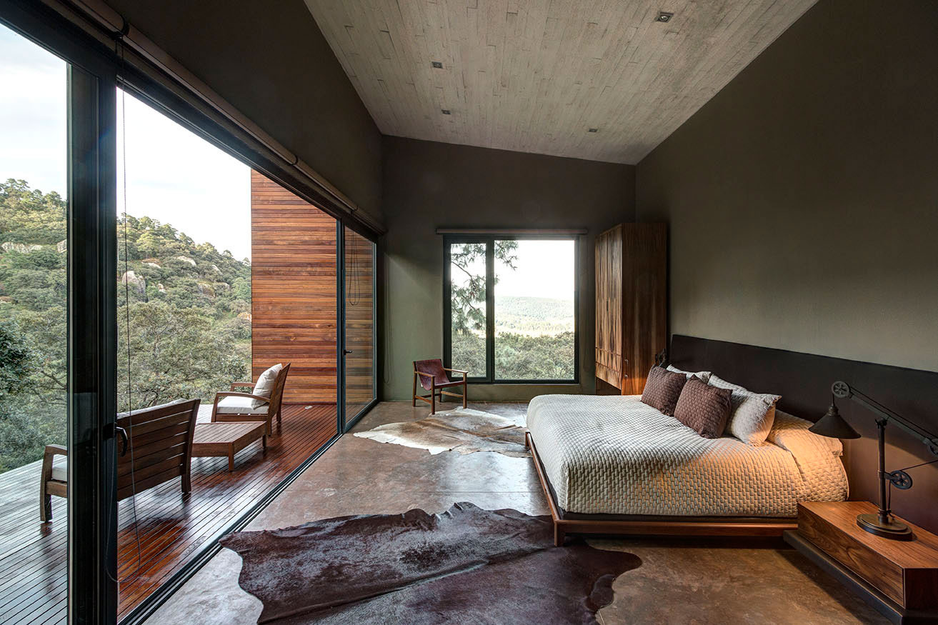 A Weekend Contemporary Home with Polished Steel on the Edge of a Mountain in Tapalpa by Elías Rizo Arquitectos (11)