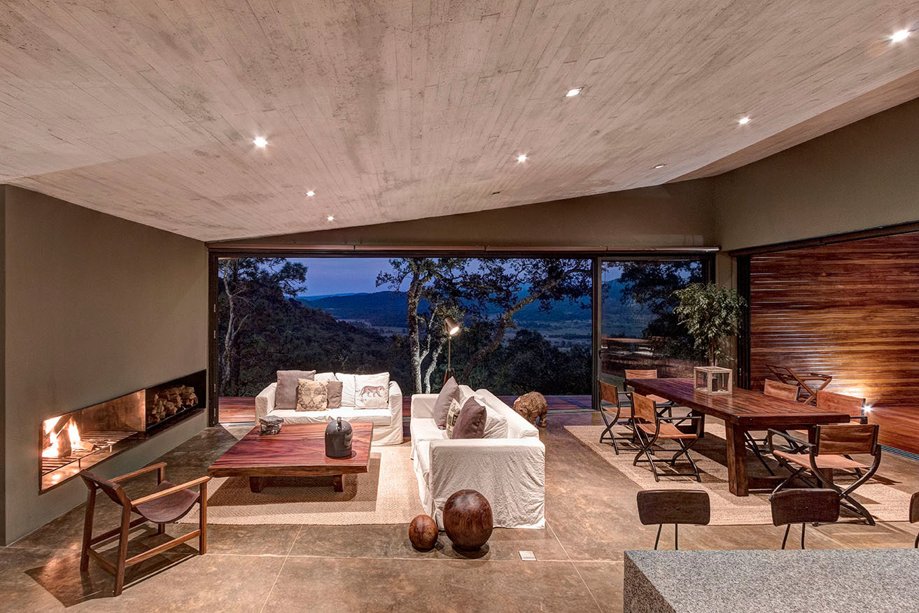 A Weekend Contemporary Home with Polished Steel on the Edge of a Mountain in Tapalpa by Elías Rizo Arquitectos (12)