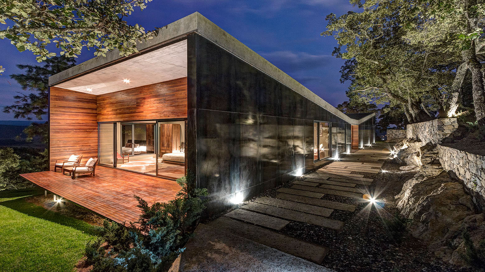 A Weekend Contemporary Home with Polished Steel on the Edge of a Mountain in Tapalpa by Elías Rizo Arquitectos (15)