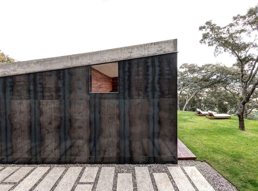 A Weekend Contemporary Home with Polished Steel on the Edge of a Mountain in Tapalpa by Elías Rizo Arquitectos (3)