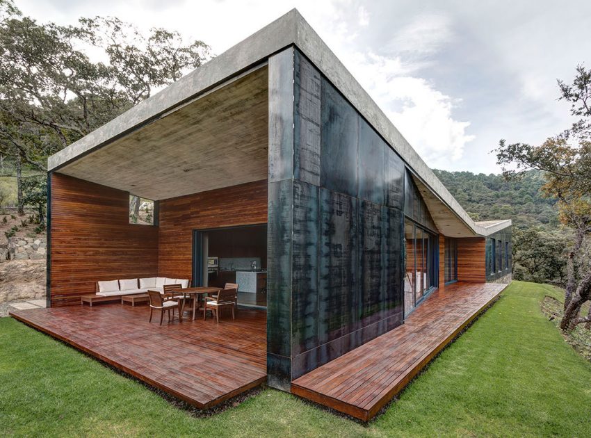 A Weekend Contemporary Home with Polished Steel on the Edge of a Mountain in Tapalpa by Elías Rizo Arquitectos (5)