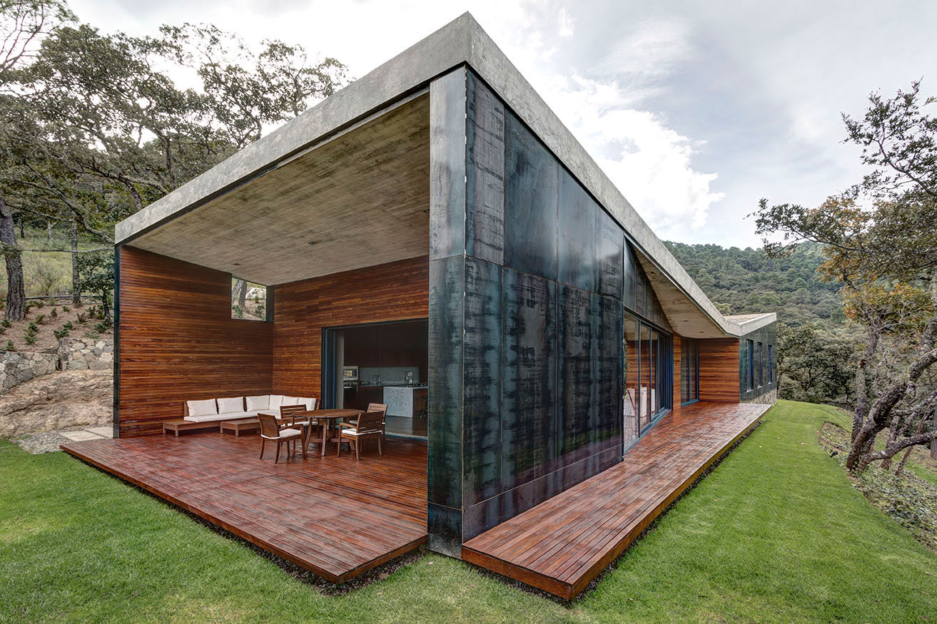 A Weekend Contemporary Home with Polished Steel on the Edge of a Mountain in Tapalpa by Elías Rizo Arquitectos (5)