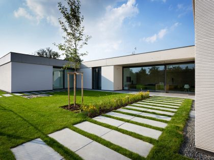 A Wide Contemporary Home with Tons of Clean and Natural Light in Slavonín, Czech Republic