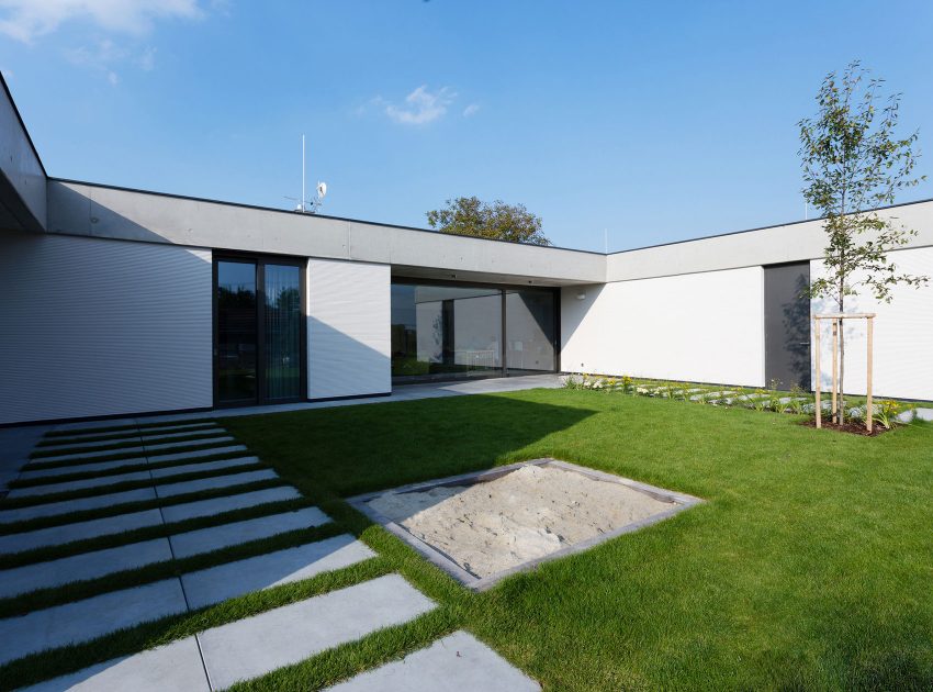 A Wide Contemporary Home with Tons of Clean and Natural Light in Slavonín, Czech Republic by JVArchitekt & KAMKAB!NET (2)