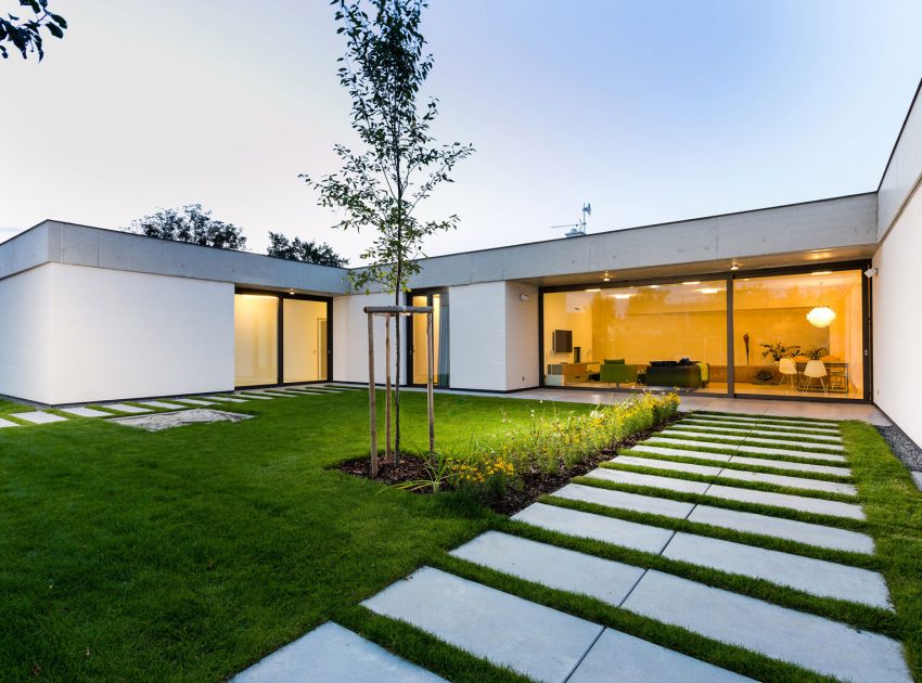 A Wide Contemporary Home with Tons of Clean and Natural Light in Slavonín, Czech Republic by JVArchitekt & KAMKAB!NET (24)