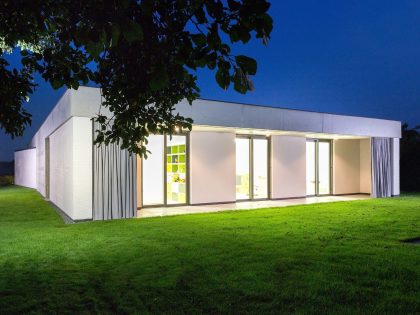 A Wide Contemporary Home with Tons of Clean and Natural Light in Slavonín, Czech Republic by JVArchitekt & KAMKAB!NET (25)