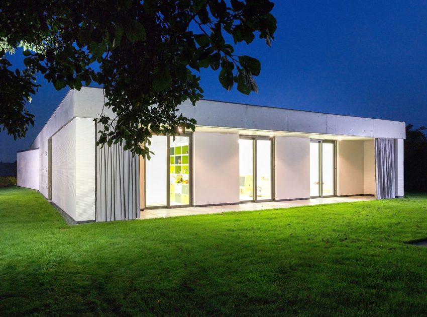 A Wide Contemporary Home with Tons of Clean and Natural Light in Slavonín, Czech Republic by JVArchitekt & KAMKAB!NET (25)